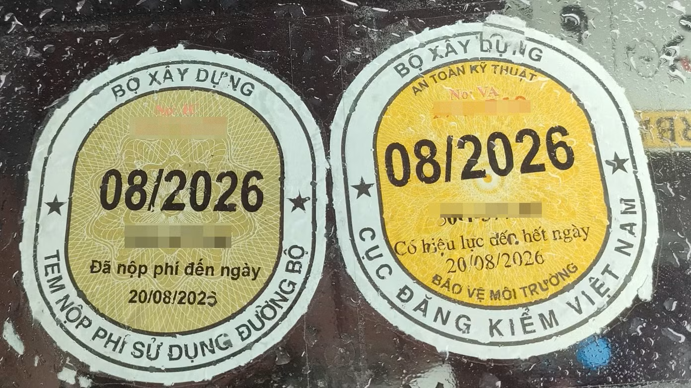 Sắp bỏ dán tem đăng kiểm trên kính chắn gió ô tô?