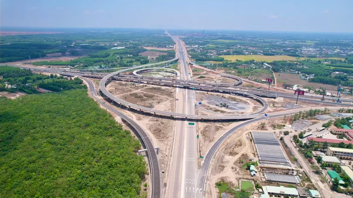 Sẽ thông xe 12 dự án cao tốc trong dịp 30/4