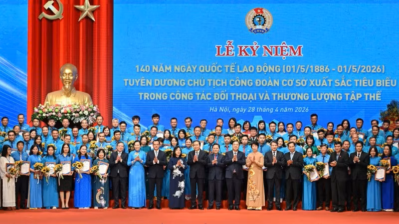 Xây dựng giai cấp công nhân hiện đại, lớn mạnh, tiên phong trong sự nghiệp công nghiệp hóa, hiện đại hóa đất nước