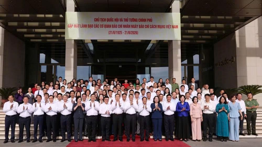 Thủ tướng Chính phủ và Chủ tịch Quốc hội gặp mặt lãnh đạo các cơ quan báo chí