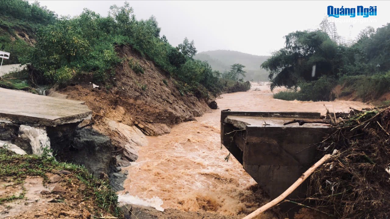 Quảng Ngãi: Ước tổng thiệt hại khoảng 50 tỷ đồng do mưa lũ, lốc xoáy