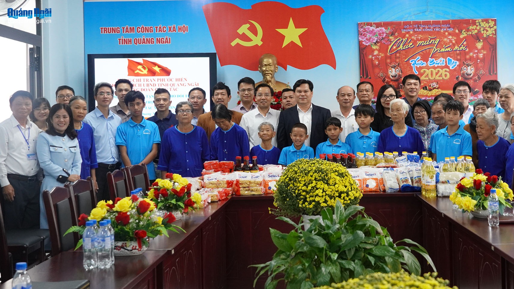 Hơn 100 triệu đồng dành tặng Trung tâm Công tác xã hội tỉnh