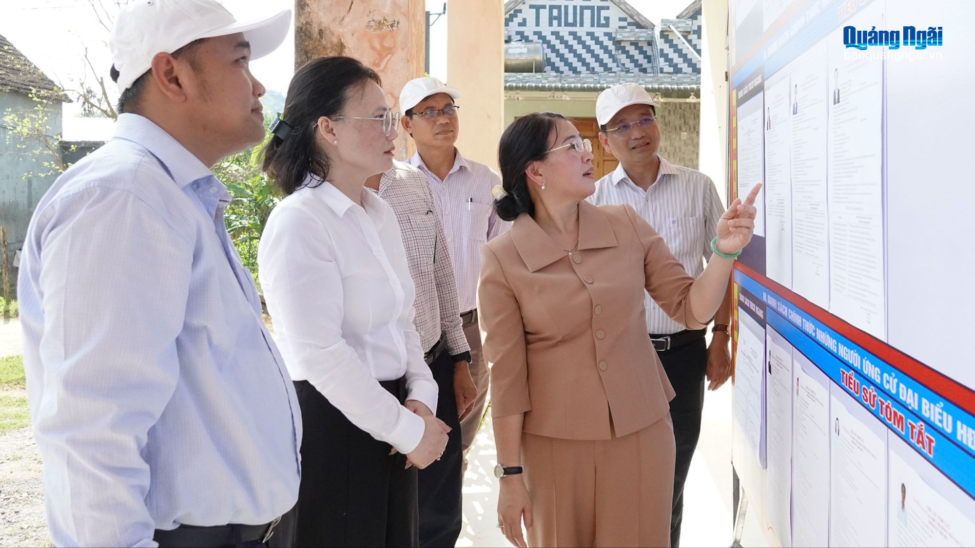 Kiểm tra công tác chuẩn bị bầu cử tại xã Sơn Hạ