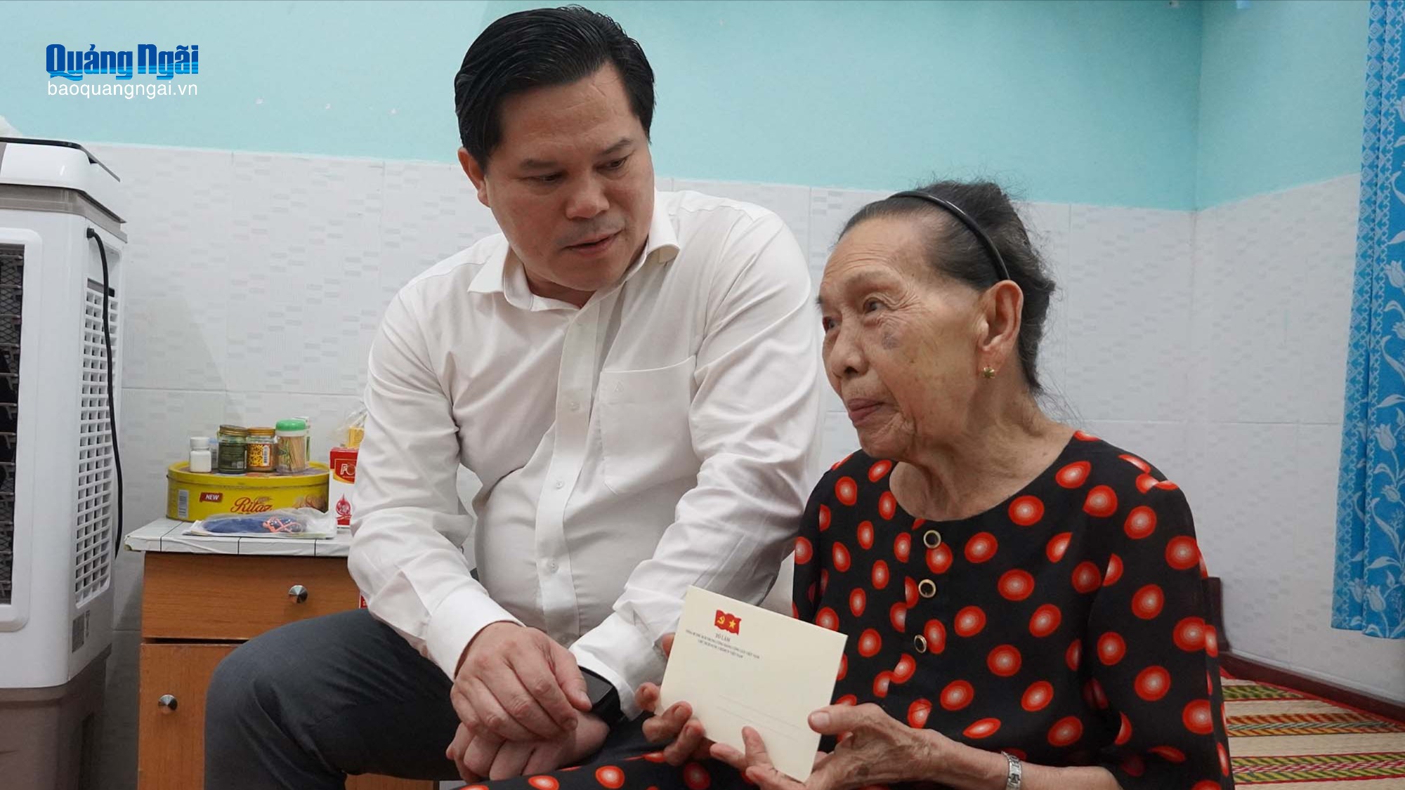 Trao quà của Tổng Bí thư, Chủ tịch nước Tô Lâm cho người có công