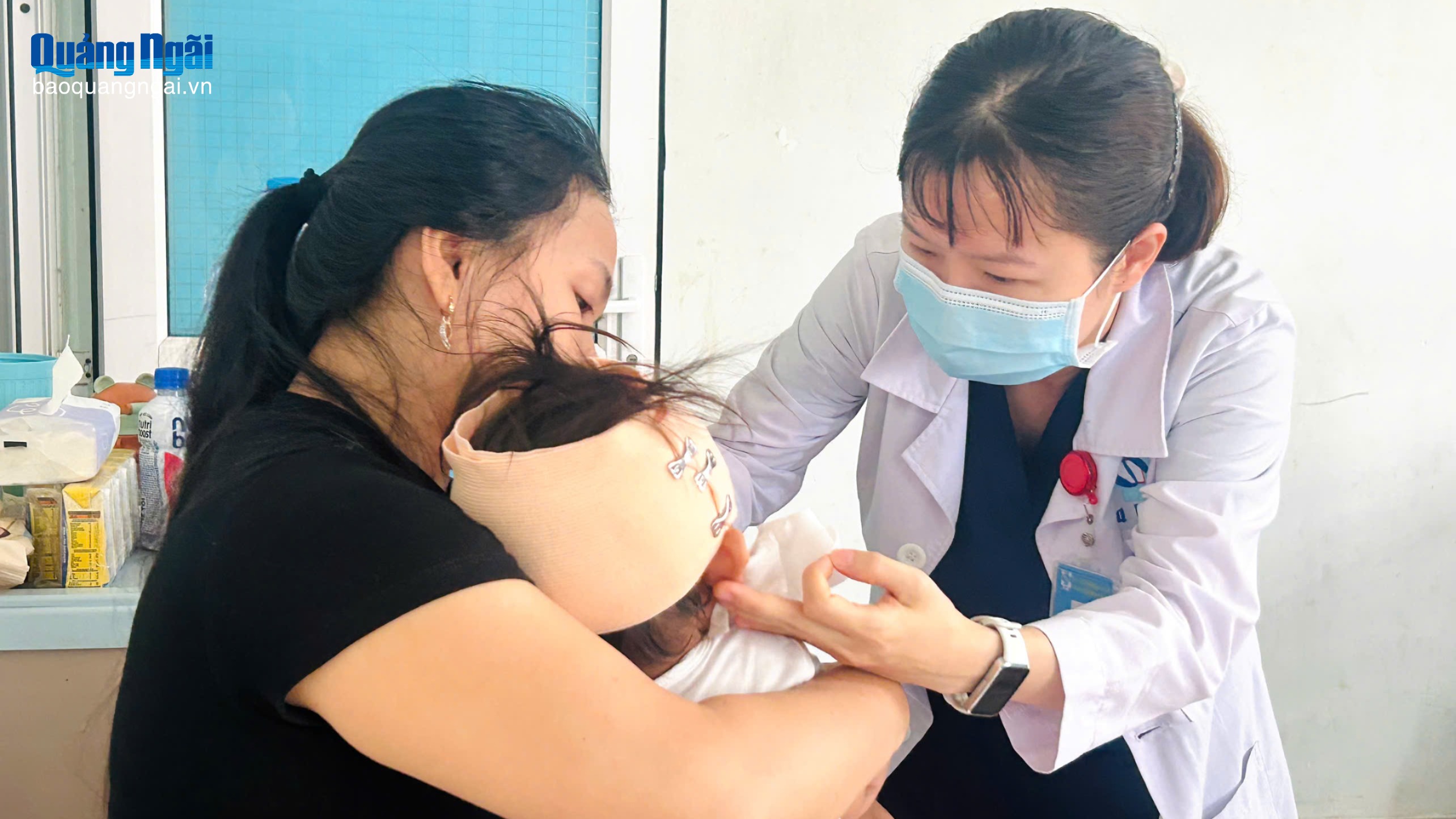 Thêm một bé bị chó cắn rách sâu vùng đầu