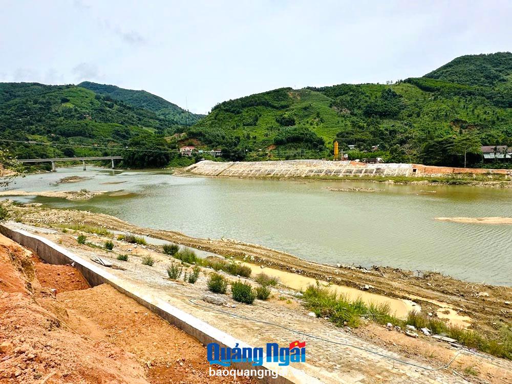 Phấn đấu đưa công trình sớm về đích 