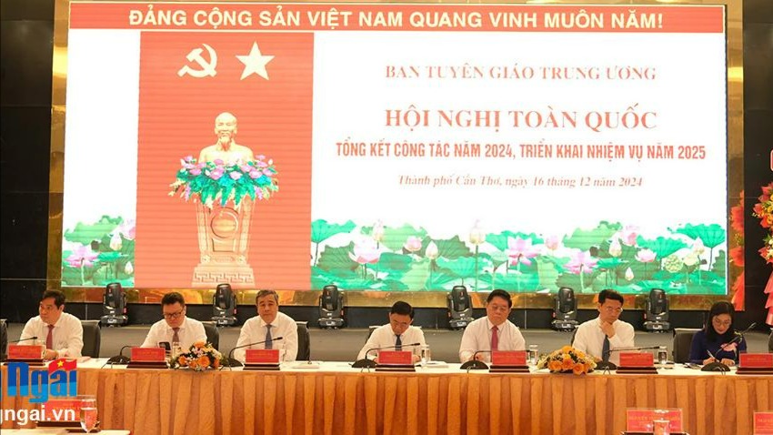 Vững vàng trên mặt trận chính trị tư tưởng; tuyên truyền, định hướng dư luận xã hội