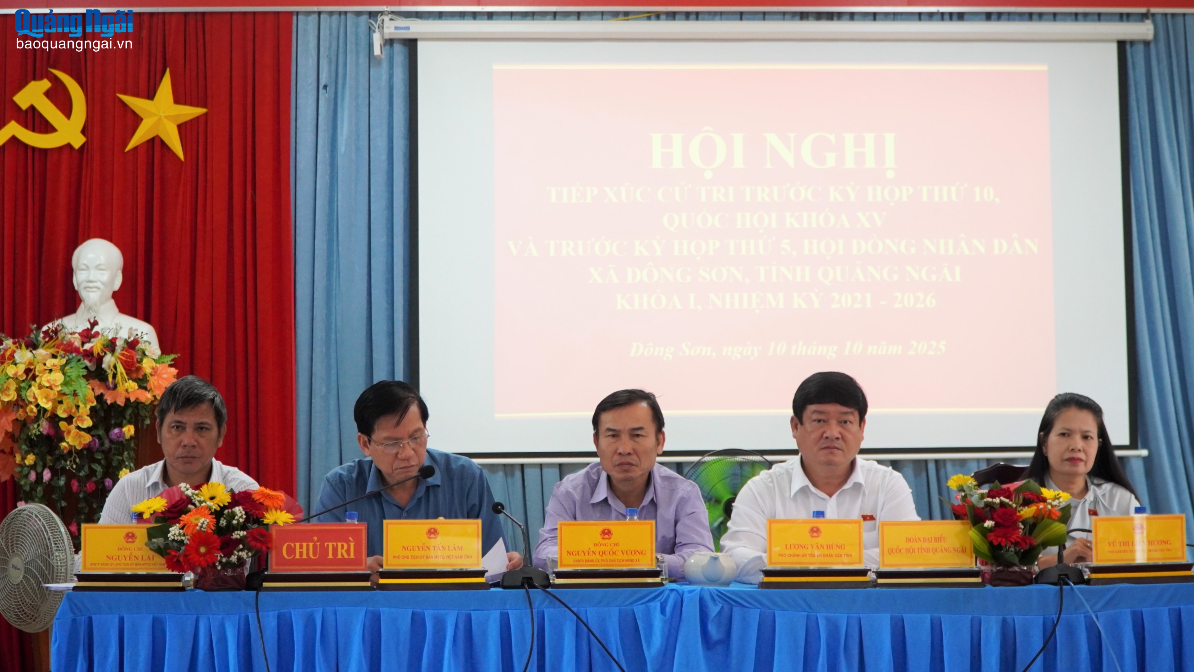 Đại biểu Quốc hội và Hội đồng nhân dân tỉnh tiếp xúc cử tri xã Đông Sơn