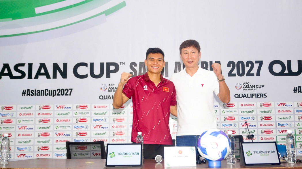 Huấn luyện viên Kim Sang Sik: “Việc cần tập trung vào lúc này là thắng các trận còn lại”