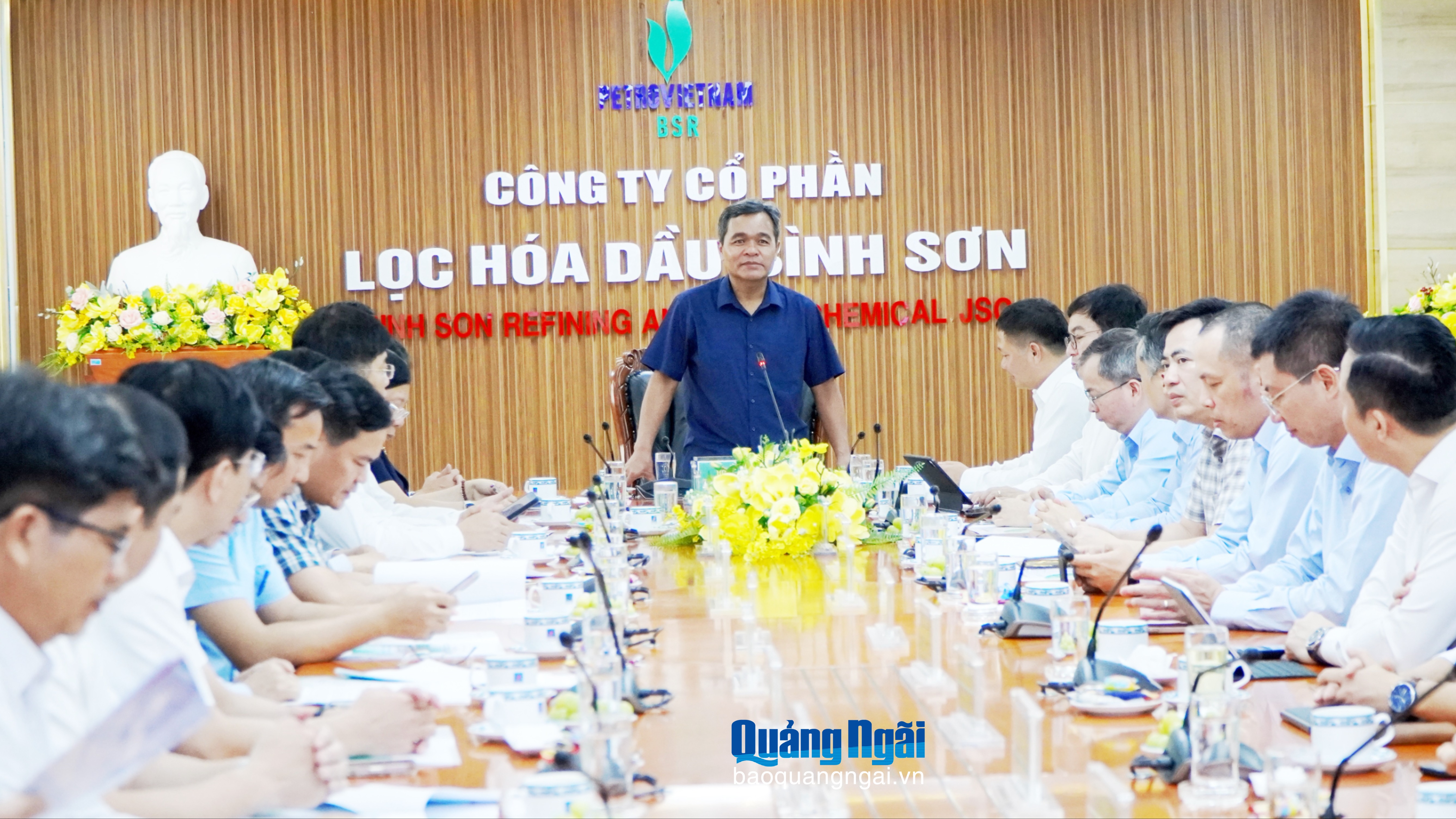 Bí thư Tỉnh ủy Hồ Văn Niên thăm và làm việc với hai doanh nghiệp lớn tại Khu Kinh tế Dung Quất