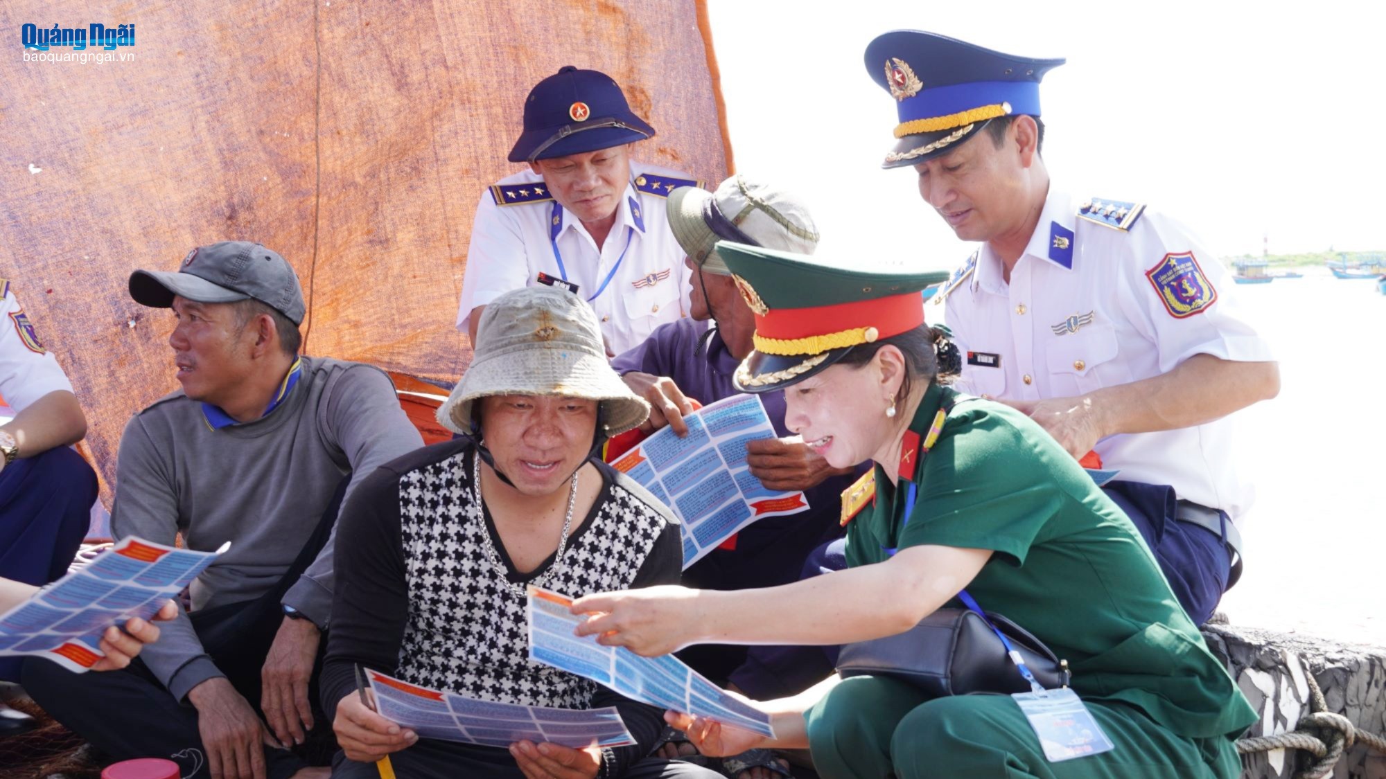 Tuyên truyền chống khai thác IUU cho ngư dân Lý Sơn