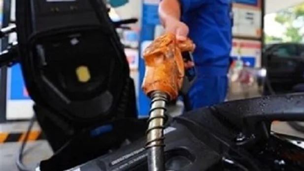 Giá xăng, dầu cùng tăng