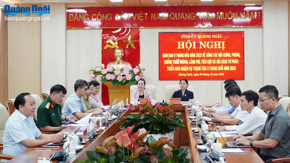 Kiên quyết, kiên trì đấu tranh chống 