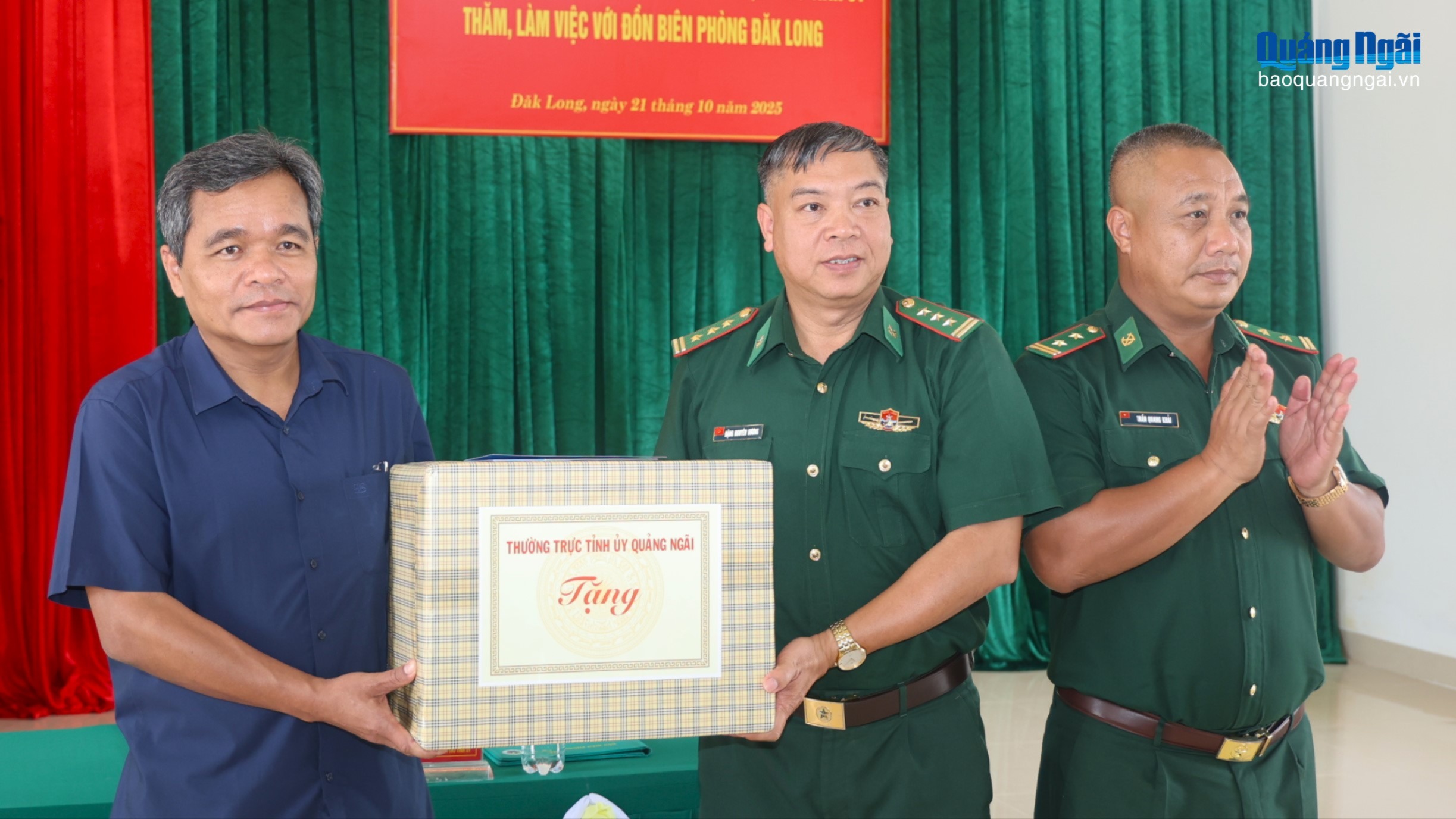 Bí thư Tỉnh ủy Hồ Văn Niên thăm, động viên cán bộ, chiến sĩ Đồn Biên phòng Đăk Long