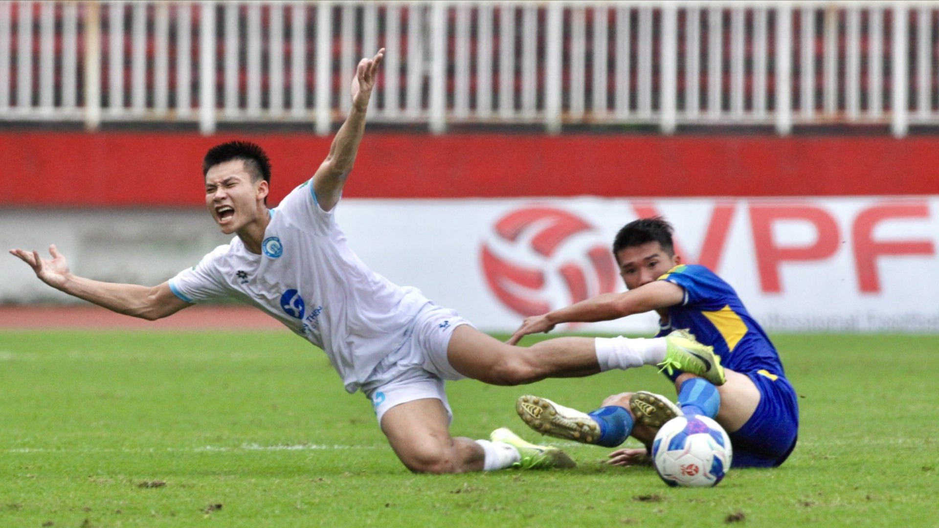 Giải hạng Nhất quốc gia 2025 - 2026: Ngôi đầu liên tục đổi chủ