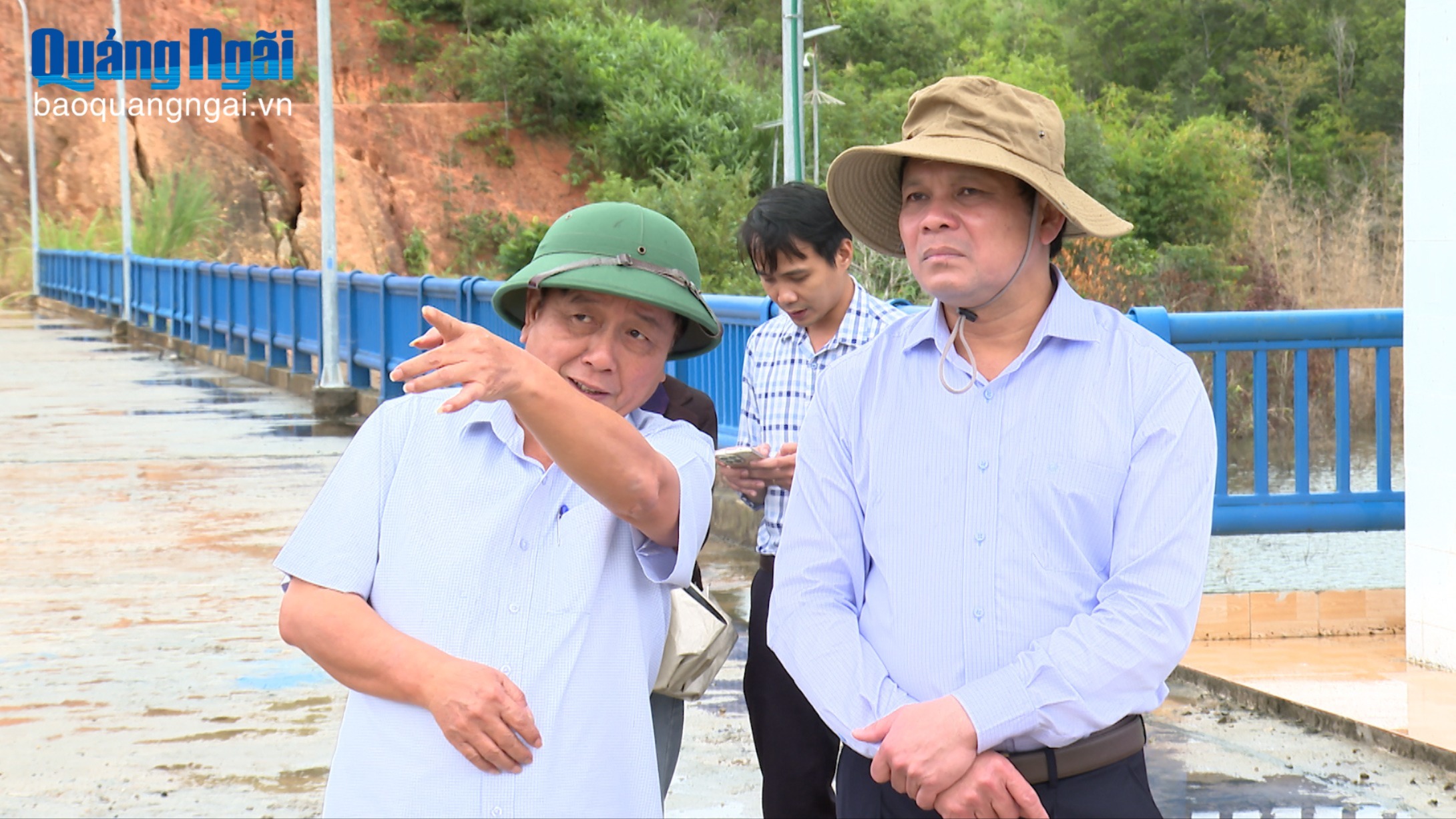 Phó Bí thư Tỉnh ủy, Chủ tịch HĐND tỉnh Nguyễn Đức Tuy kiểm tra tình hình vận hành hồ chứa nước Đăk Pokei