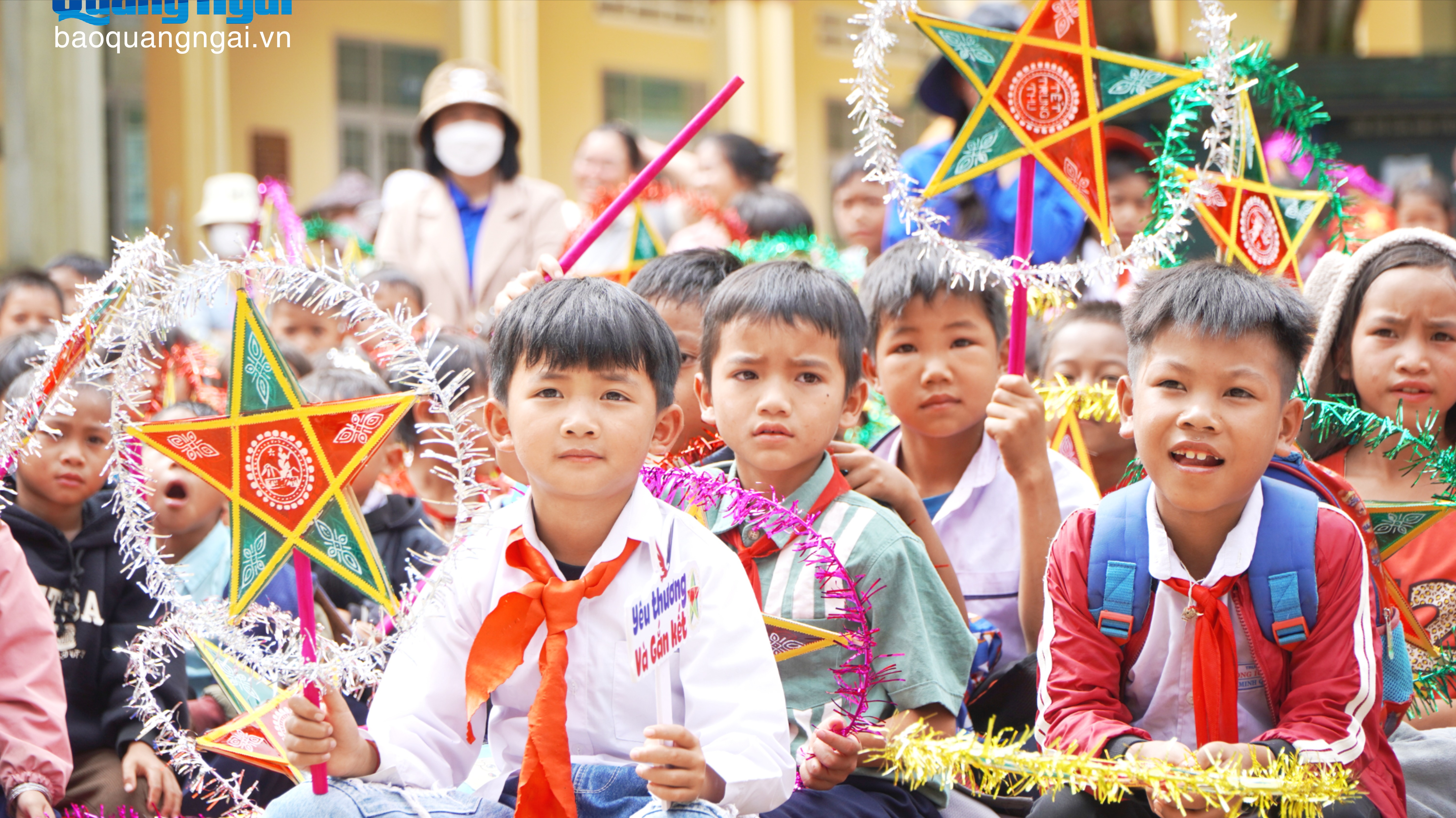 Trẻ em xã Ngọc Linh vui Tết Trung thu