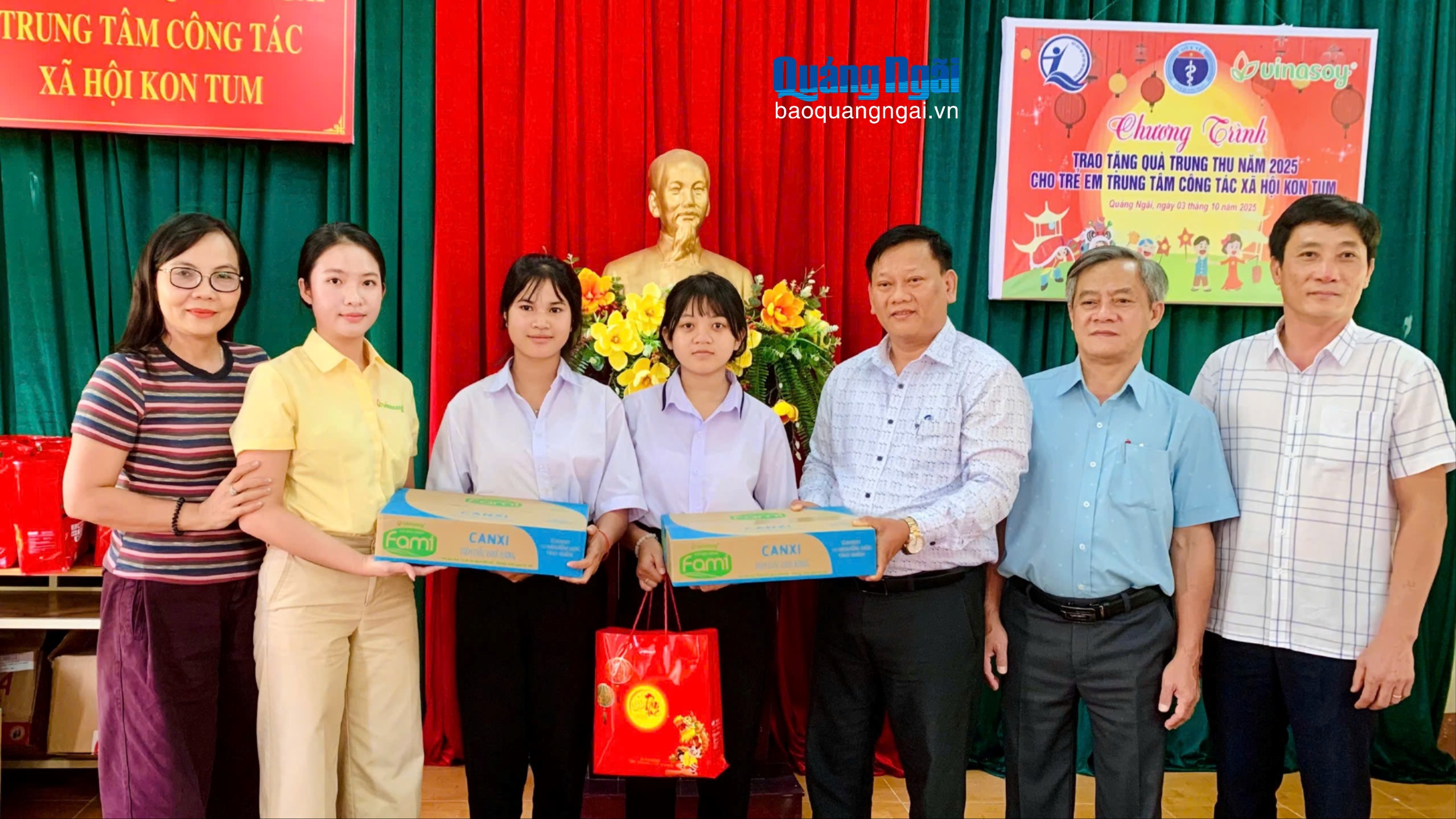 Trao tặng 4.200 hộp sữa cho trẻ em nhân dịp Tết Trung thu