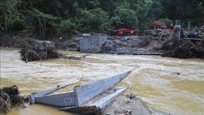 Chỉ đạo của Bộ Chính trị về khắc phục hậu quả do bão số 10 gây ra