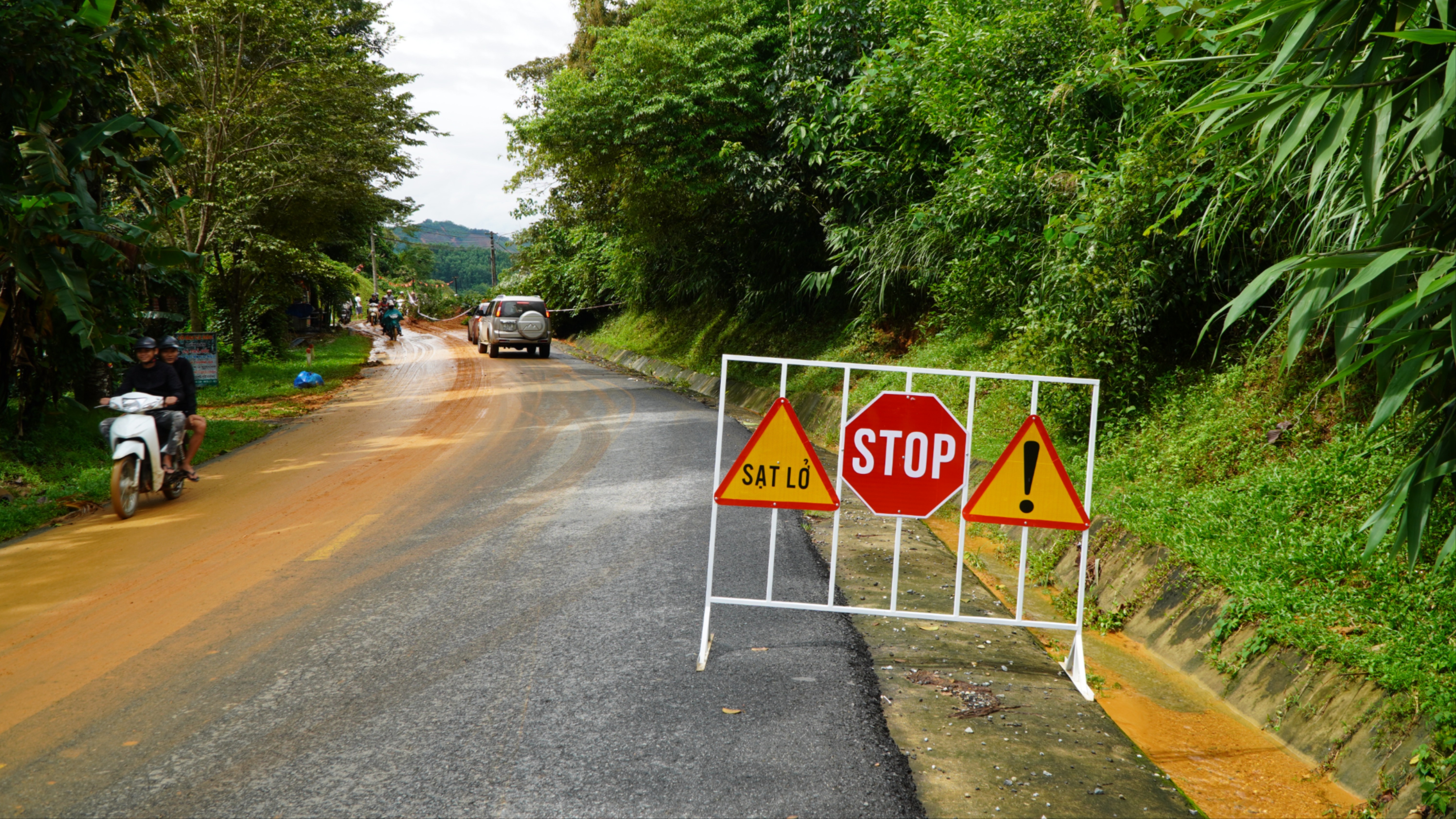 Phát hiện núi Hà Lềnh có vết nứt, Sơn Hà khẩn cấp di dân
