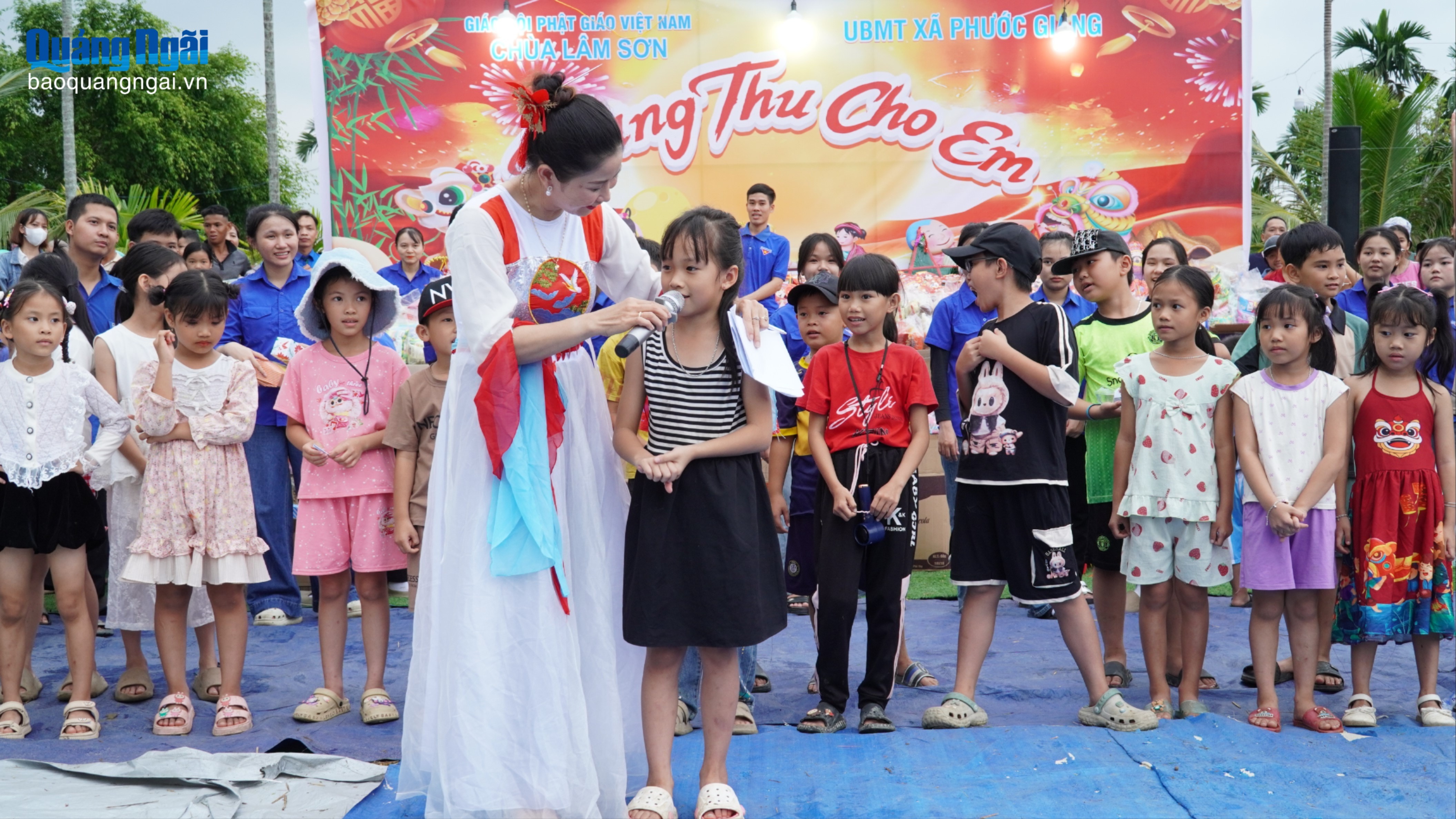 Hơn 1.000 phần quà tết Trung thu tặng thiếu nhi xã Phước Giang