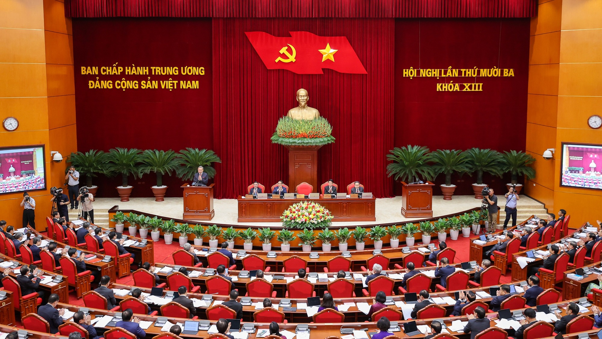 Khai mạc Hội nghị lần thứ 13, Ban Chấp hành Trung ương Đảng khóa XIII