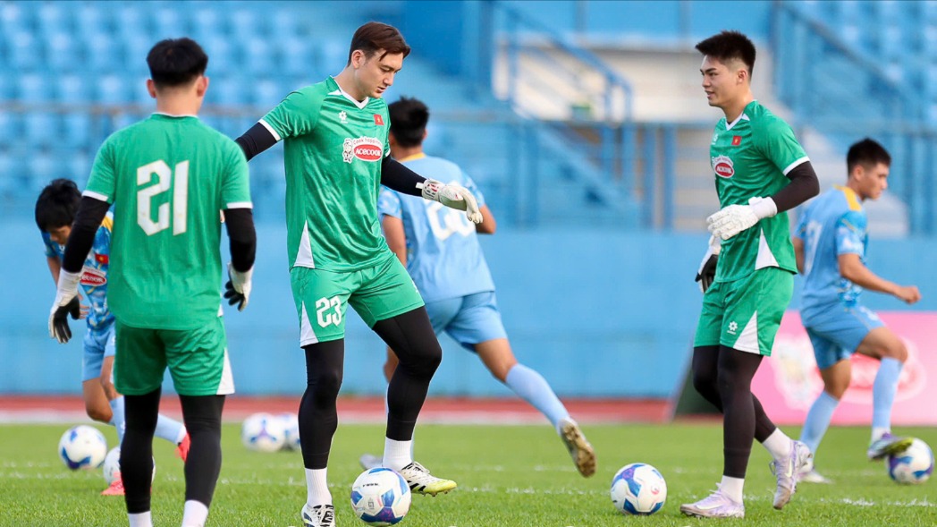 Đội tuyển Việt Nam hứng khởi tập luyện, chuẩn bị cho hai trận gặp Nepal