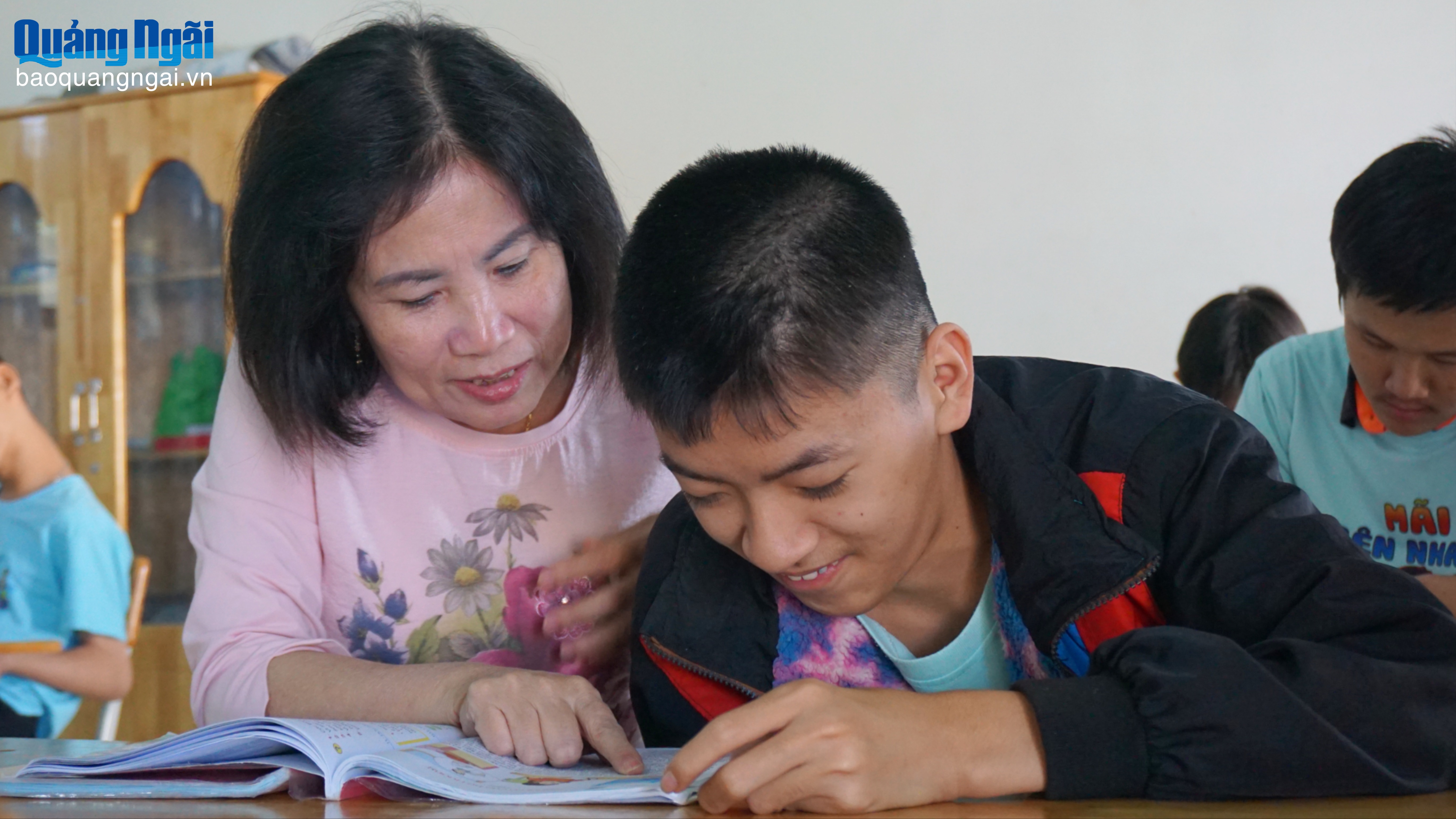 Những chuyến đò chở nặng tình thương