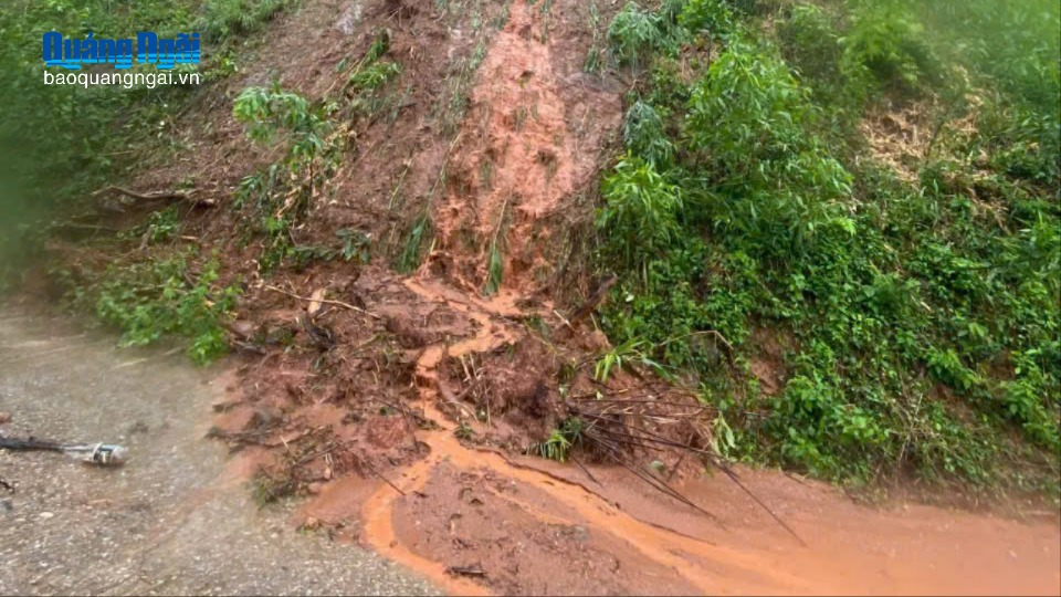 Cảnh báo lũ quét, sạt lở đất do mưa rất to, có nơi vượt 400mm