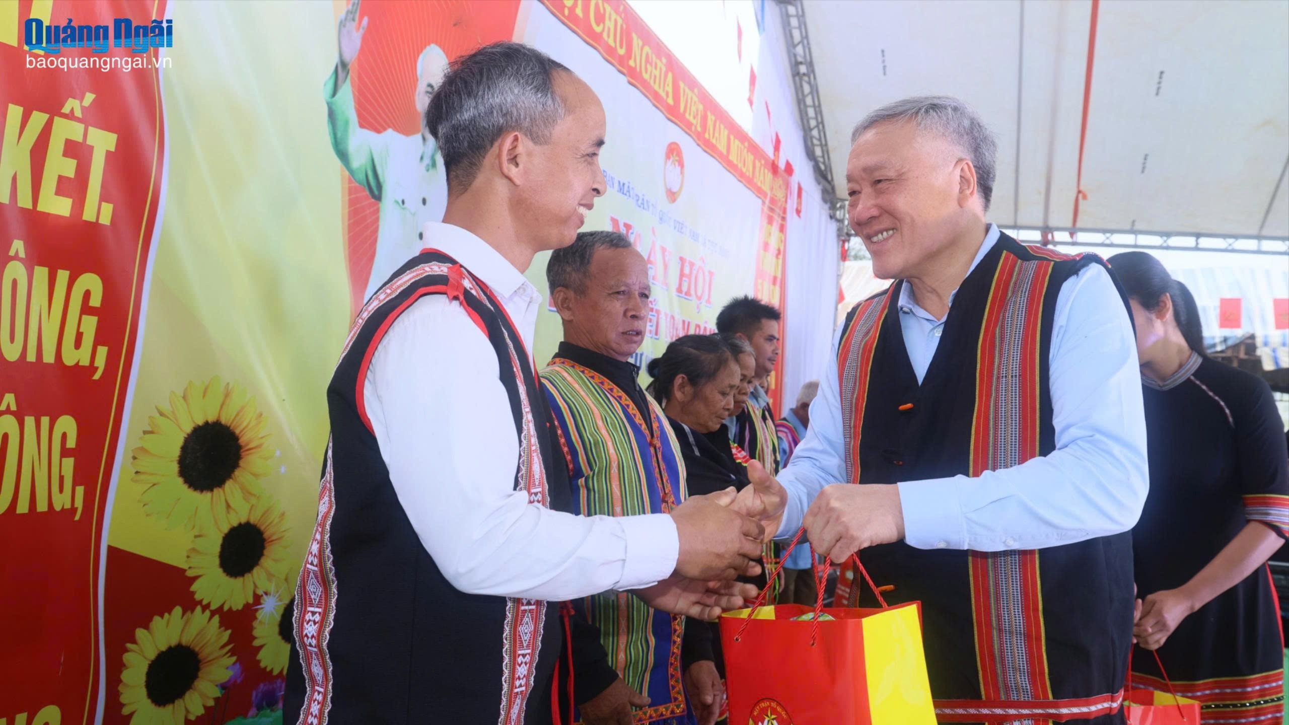 Ngày hội của lòng dân