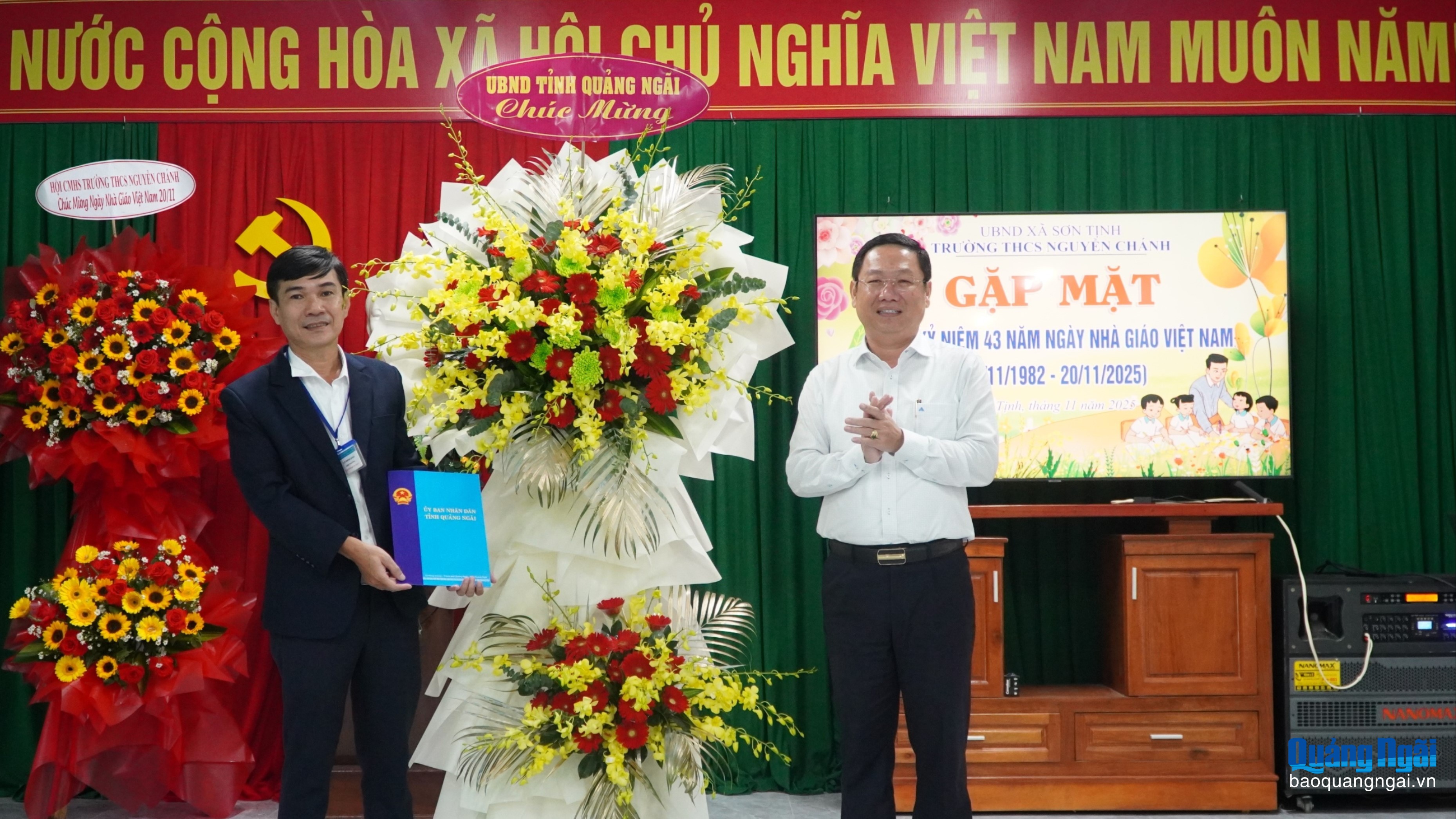 Lãnh đạo tỉnh thăm các trường THCS nhân Ngày Nhà giáo Việt Nam