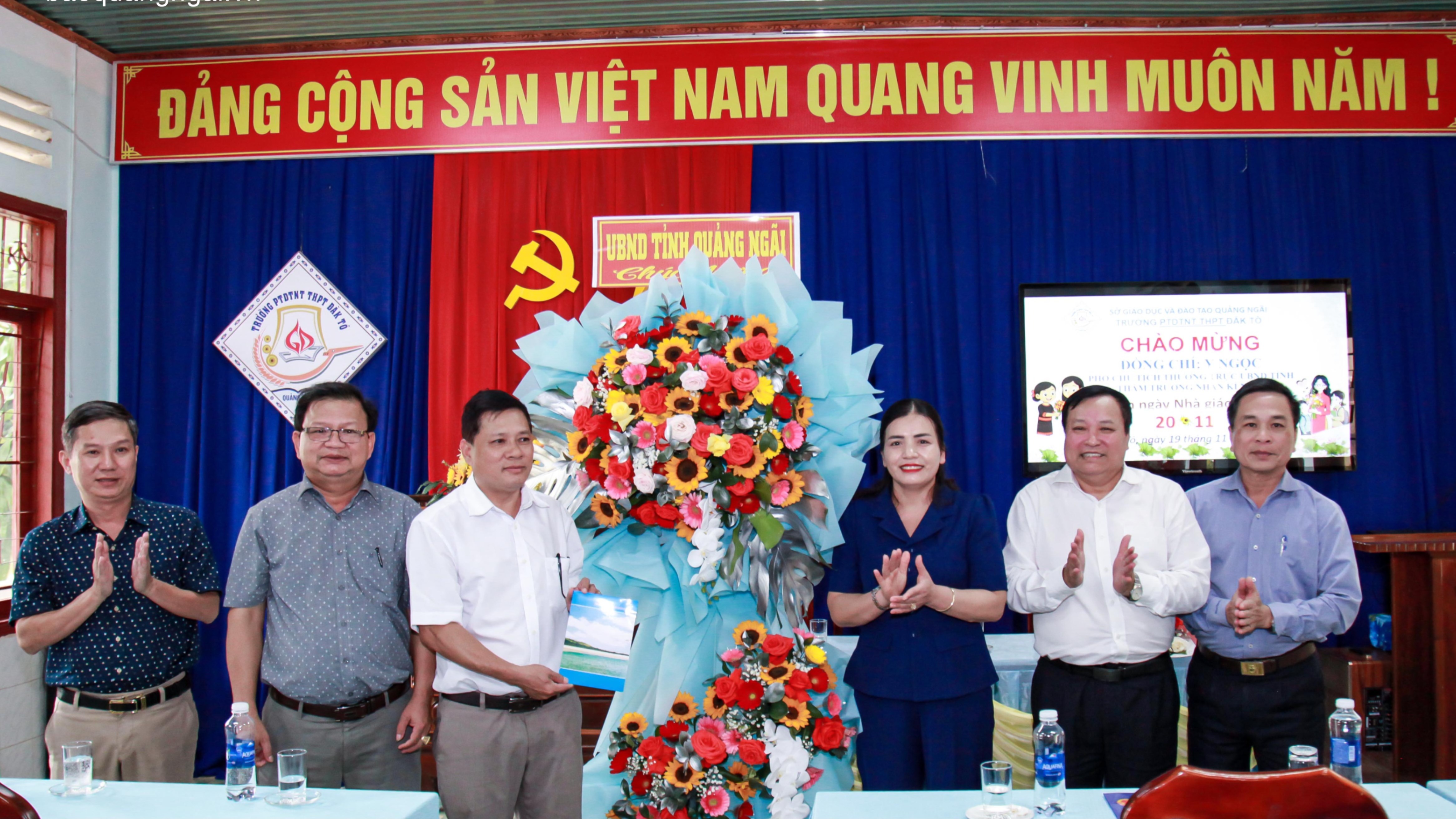 Phó Chủ tịch Thường trực UBND tỉnh Y Ngọc thăm Trường Phổ thông Dân tộc nội trú THPT Đăk Tô