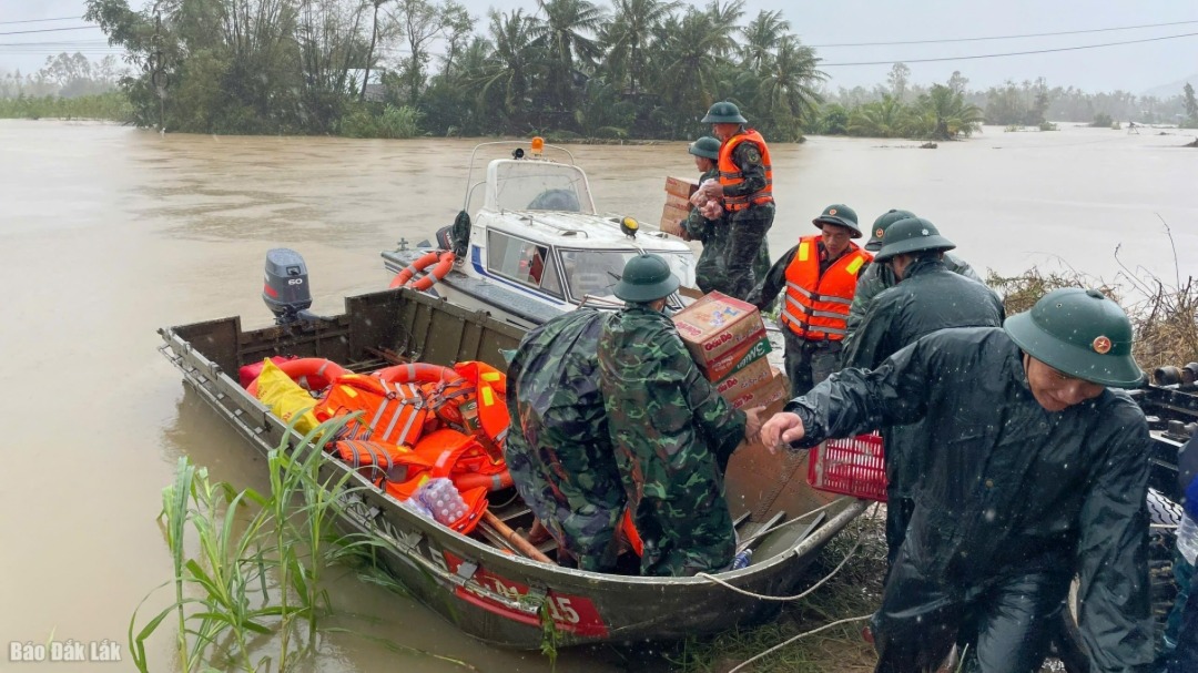 Hỗ trợ khẩn cấp 700 tỷ đồng cho 4 tỉnh khắc phục thiệt hại do mưa lũ
