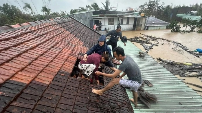 Tập trung tổng lực để cứu người, tuyệt đối không để người dân bị cô lập mà không được cứu giúp kịp thời