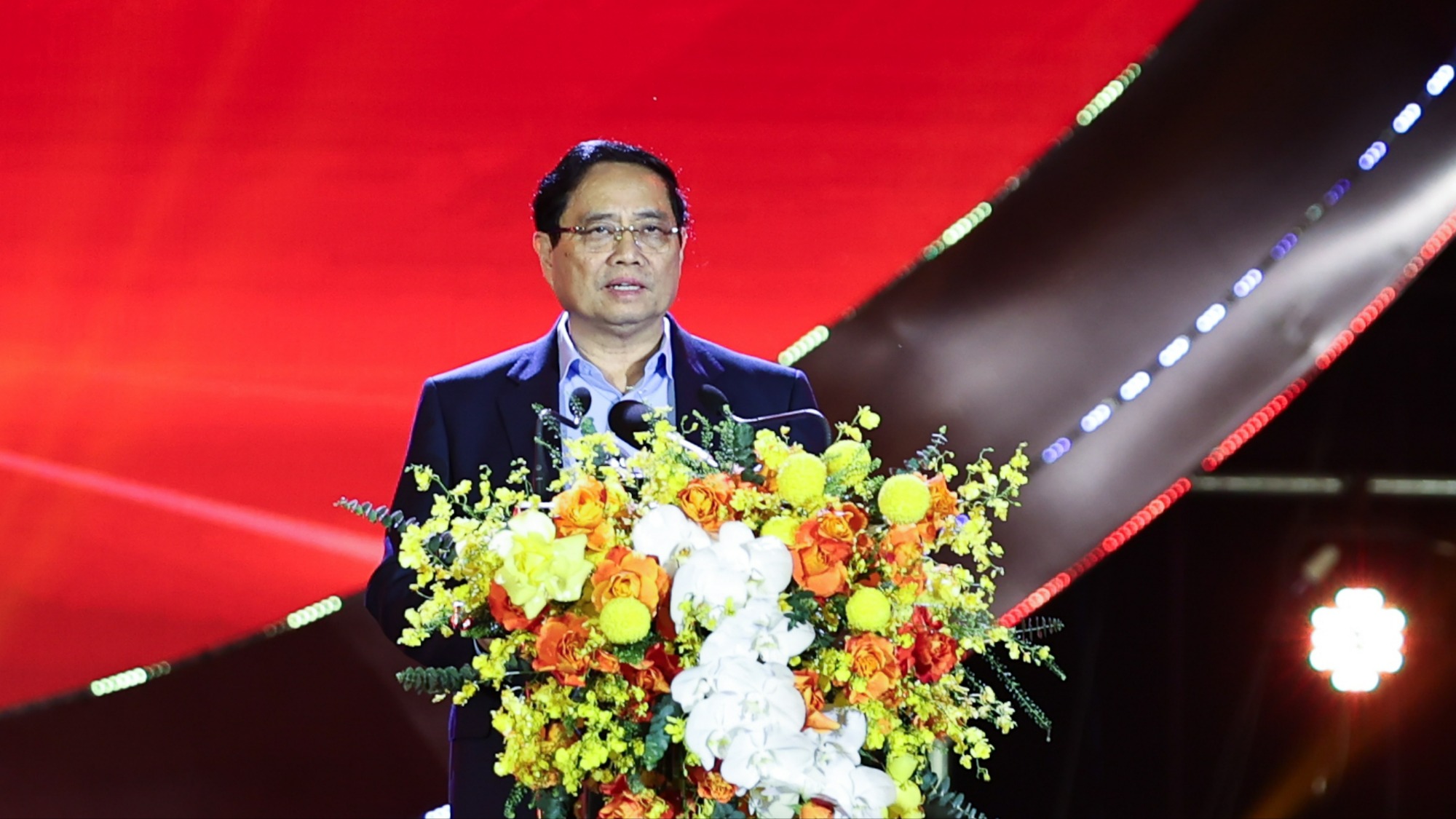 Thủ tướng kêu gọi chung sức đồng lòng, đồng cam cộng khổ, chia sẻ với đồng bào miền Trung