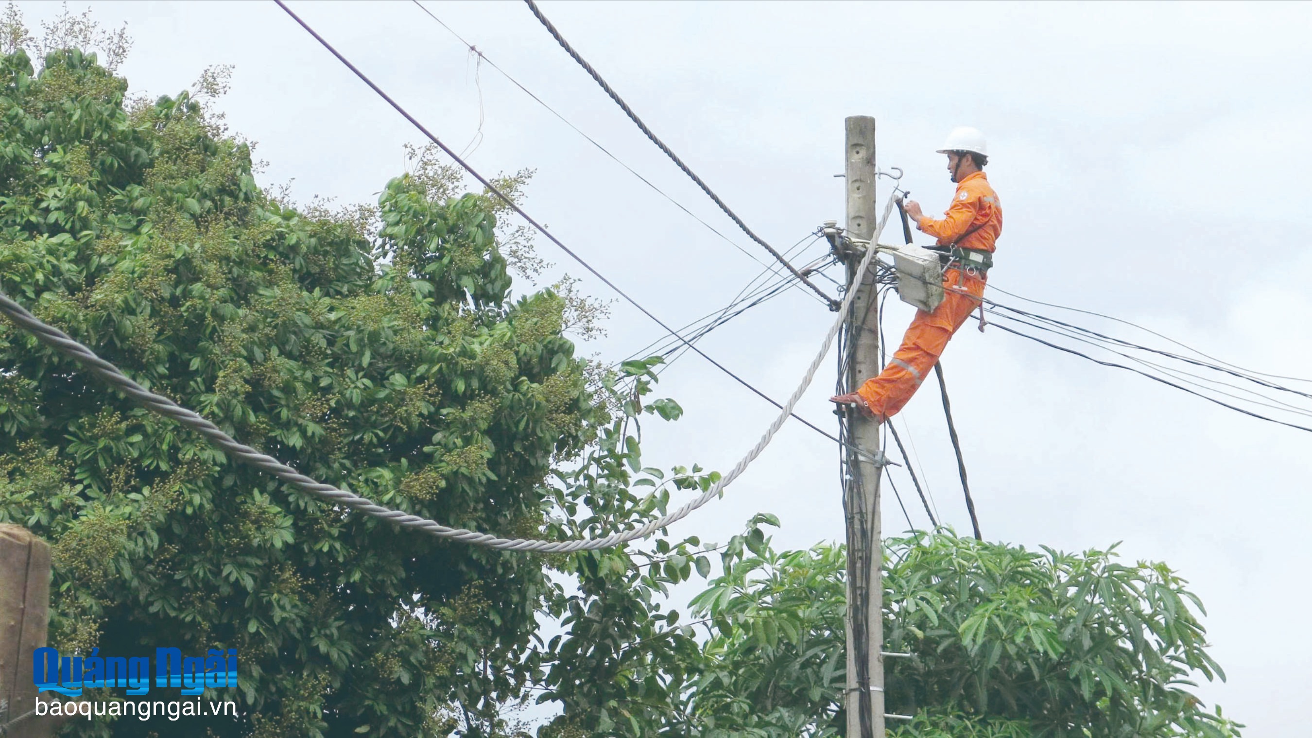Đưa dòng điện đến vùng cao