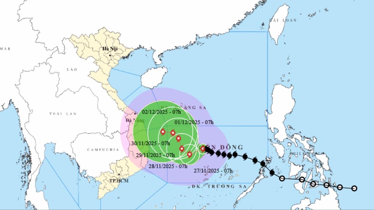 Bão số 15 mạnh lên cấp 12, giật cấp 15