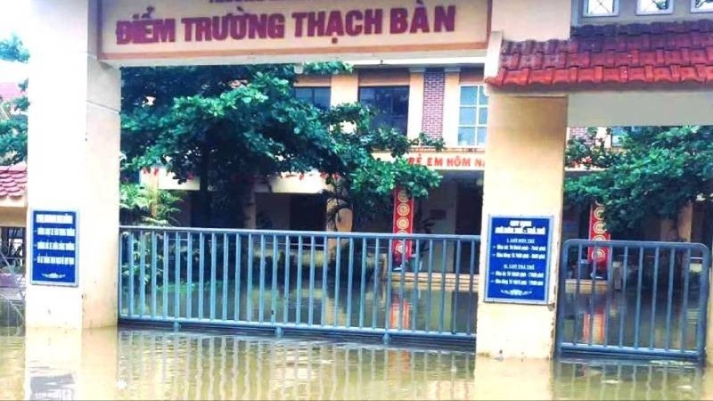 Nước lũ lại dâng cao, hơn 28 nghìn học sinh ở Quảng Trị phải nghỉ học