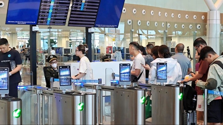 Từ ngày 1/12, hành khách không ký gửi hành lý phải làm thủ tục bằng VNeID hoặc tại kiosk