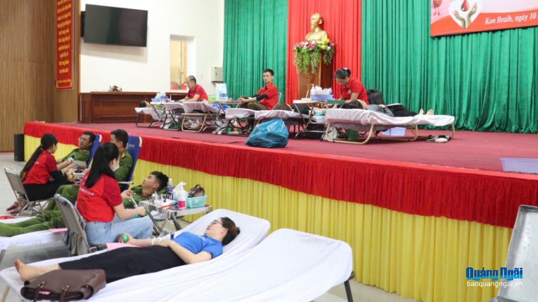 Ngày hội hiến máu tình nguyện tại xã Kon Braih, Đăk Kôi, Đăk Rve