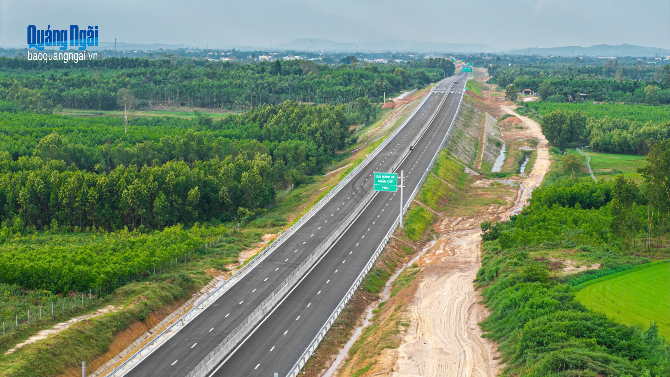 Cao tốc Quảng Ngãi - Hoài Nhơn thông xe vào sáng 19/12/2025