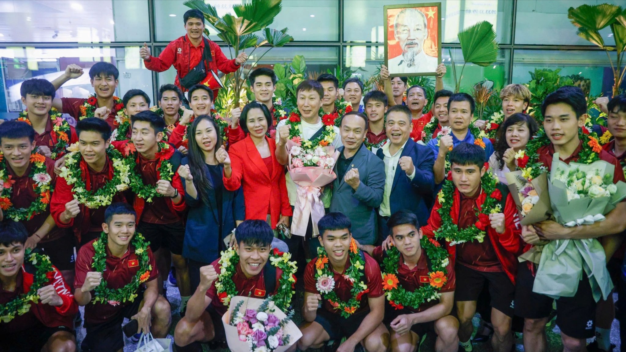 Đội tuyển U22 Việt Nam về nước, khép lại hành trình vinh quang tại SEA Games 33