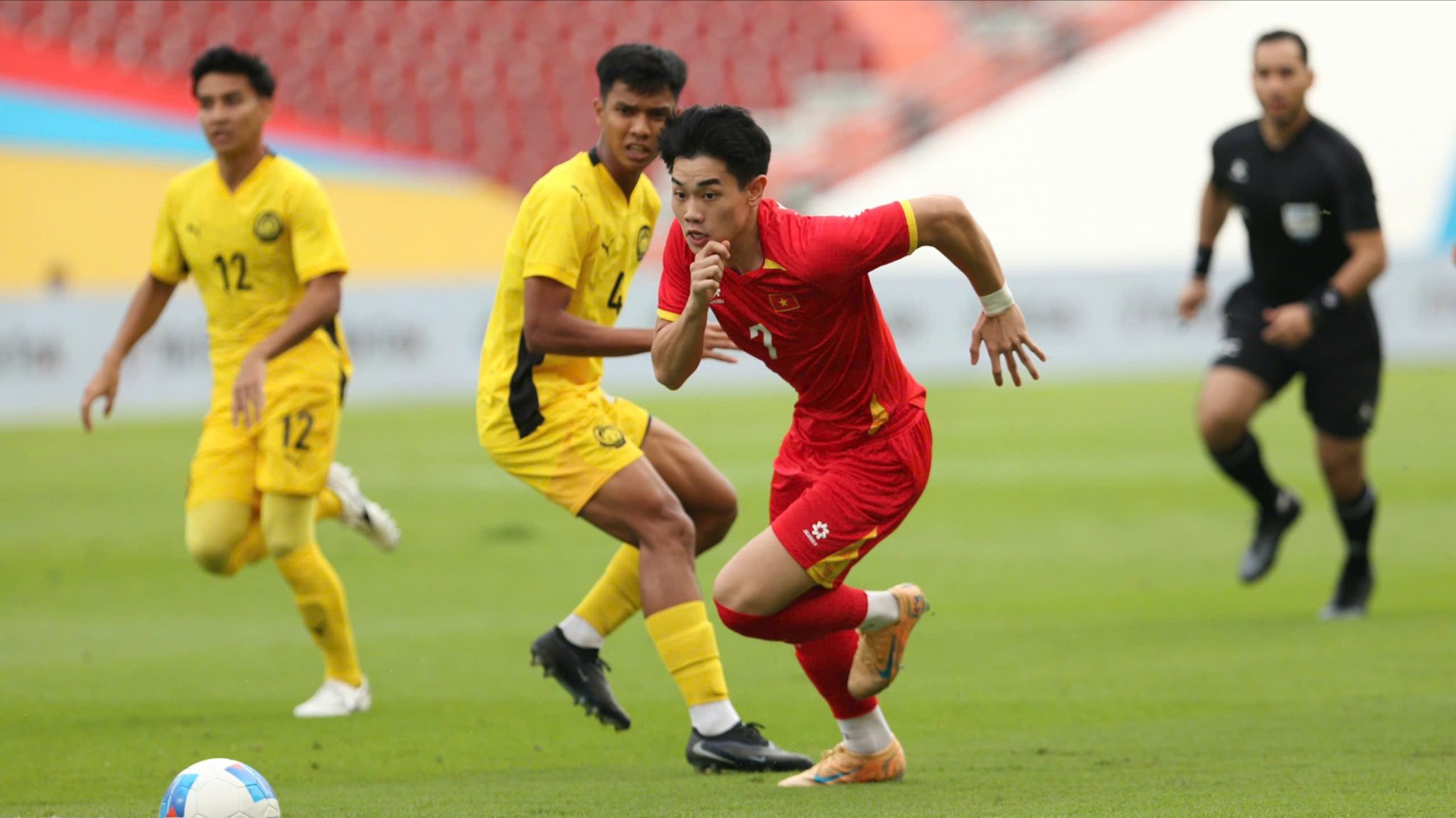 Hấp dẫn cuộc đua danh hiệu Quả bóng Vàng Việt Nam năm 2025