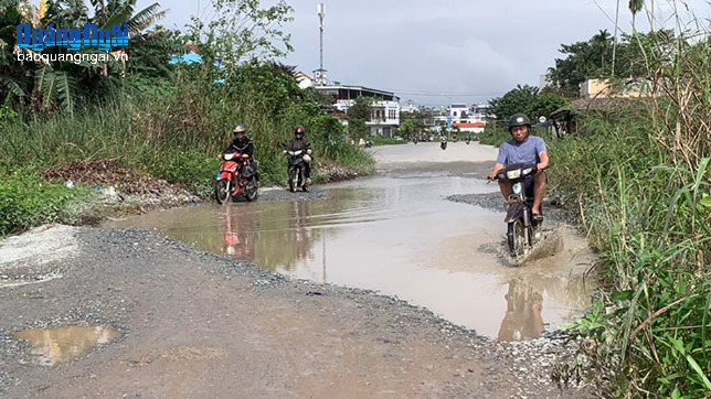 Dân khổ vì đường thi công dở dang