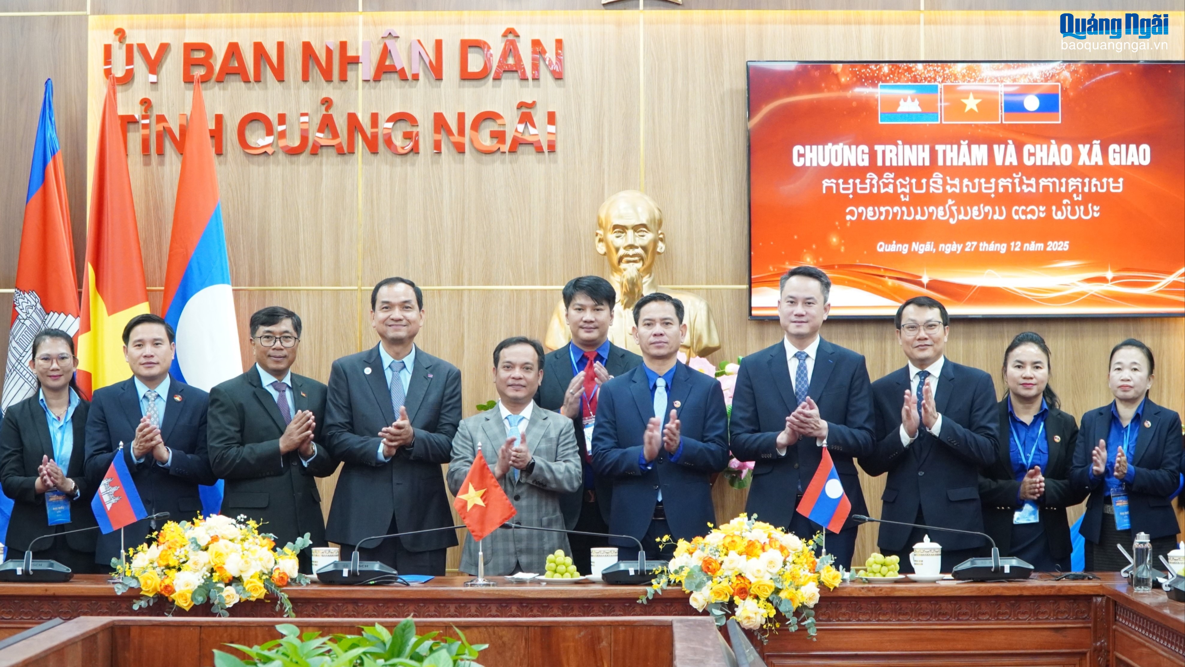 Lãnh đạo tỉnh tiếp Đoàn đại biểu dự Liên hoan Thanh niên Việt Nam - Campuchia - Lào chào xã giao