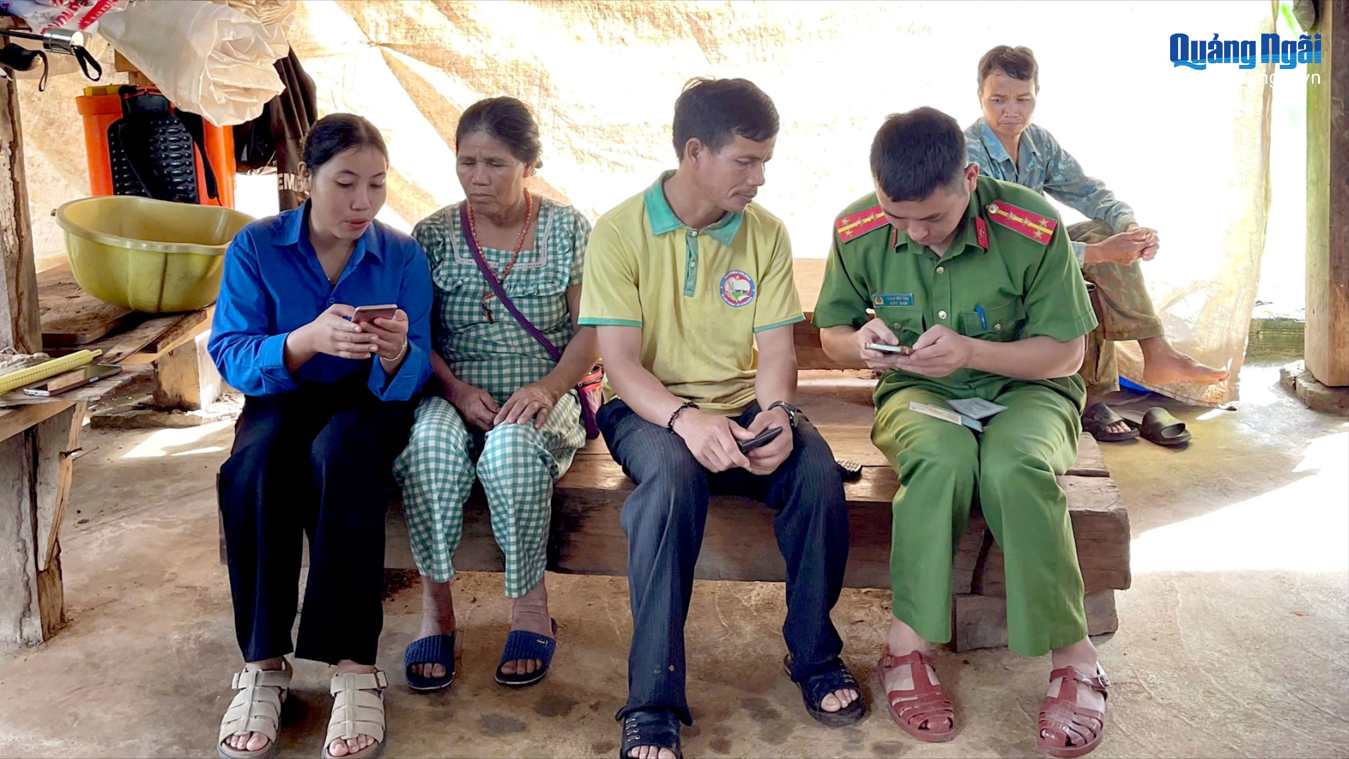 Những phó bí thư đoàn xã mang sắc phục công an