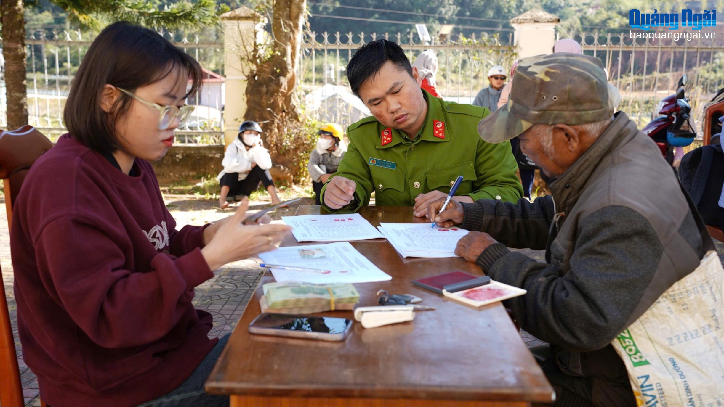 Xã Tu Mơ Rông hoàn tất chi trả quà Tết cho người dân