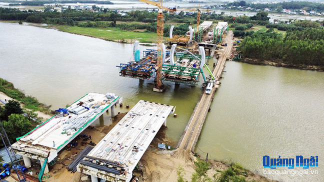 Khởi động lại nhiều dự án