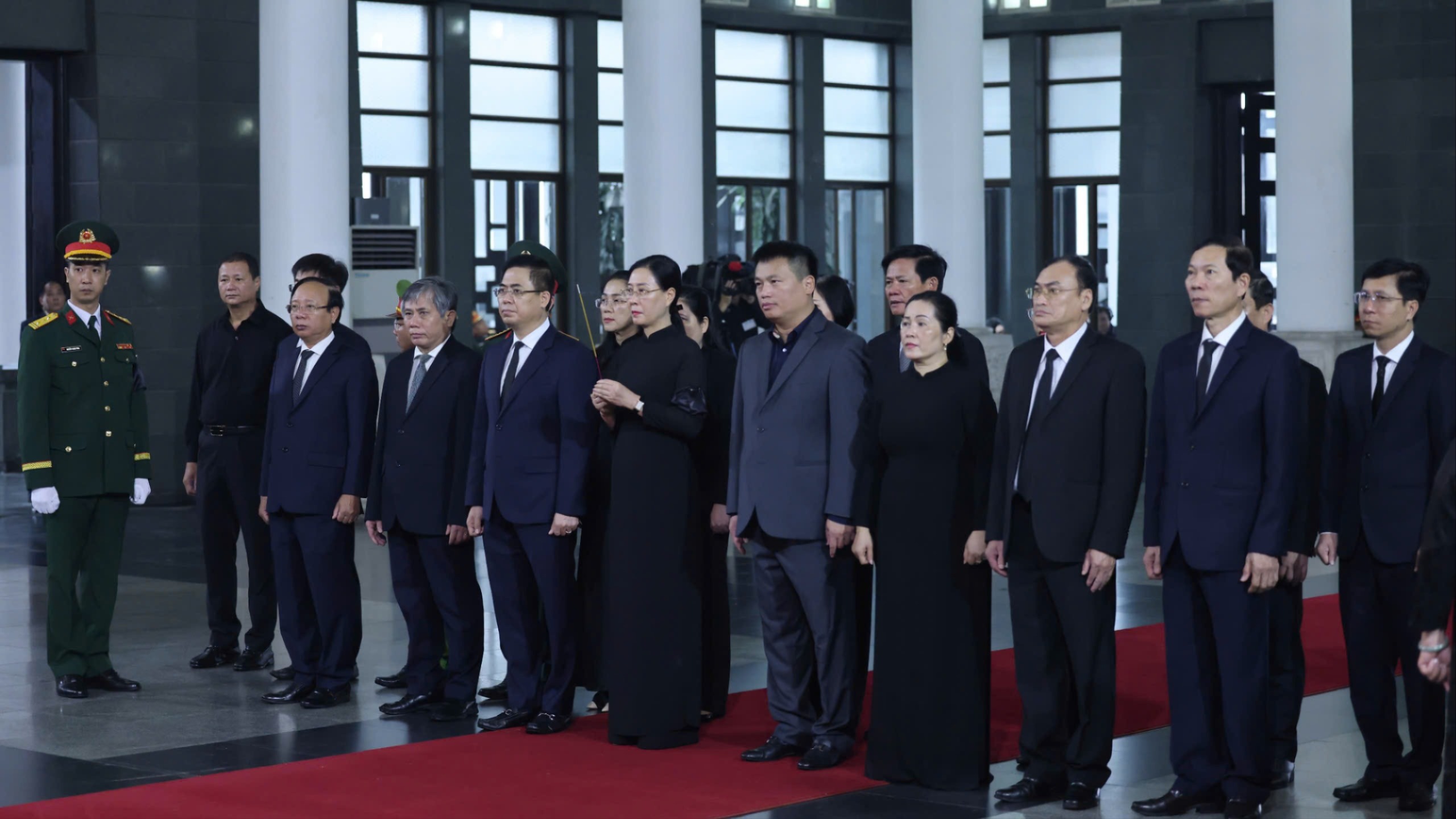 Đoàn đại biểu lãnh đạo tỉnh Quảng Ngãi viếng nguyên Chủ tịch nước Trần Đức Lương