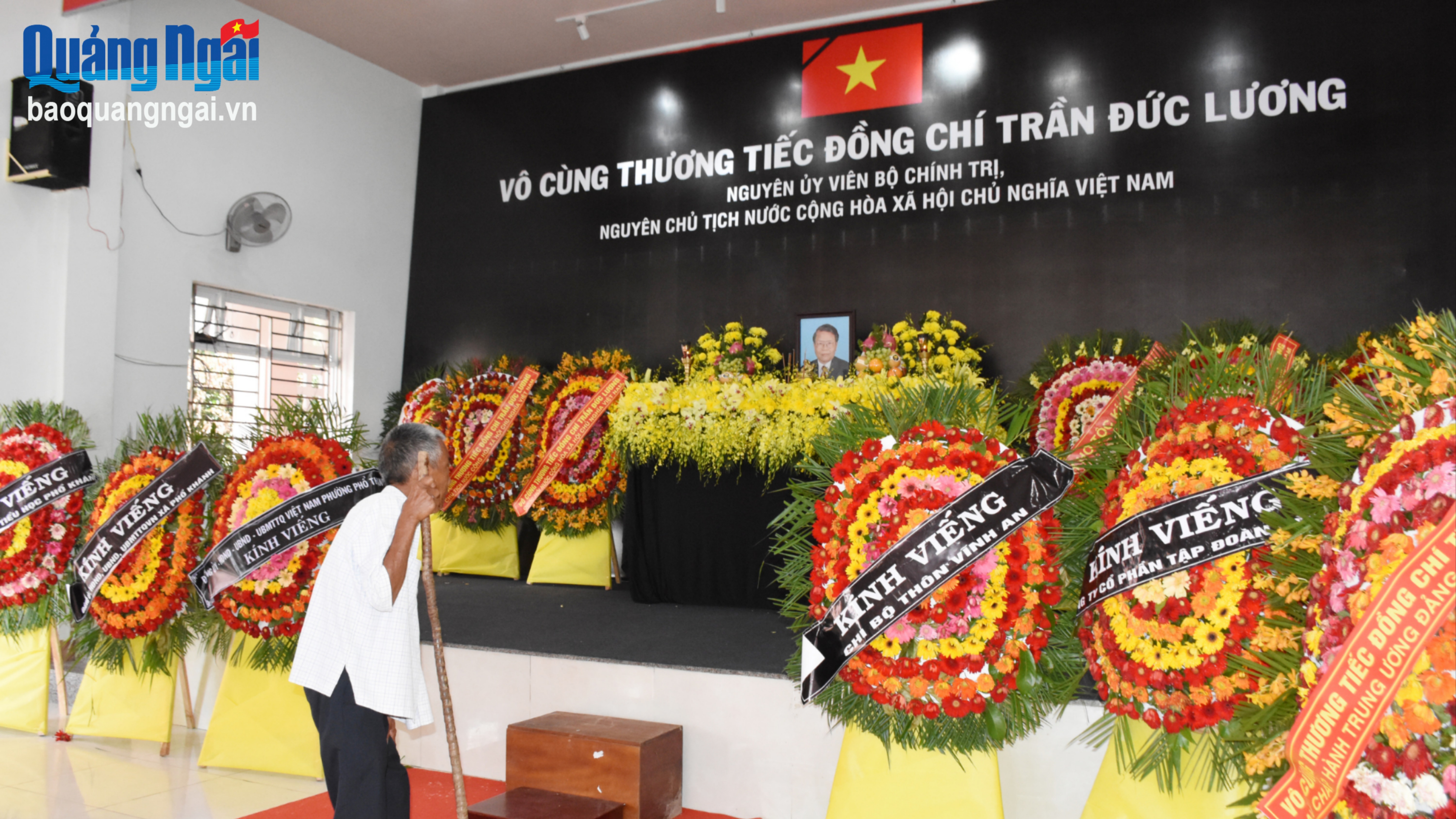 Xúc động những dòng ghi sổ tang viếng nguyên Chủ tịch nước Trần Đức Lương của một thương binh